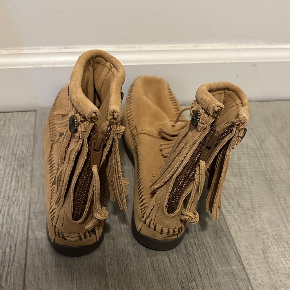 Minnetonka Tan Moccasins with Fringe - Picture 3 of 9